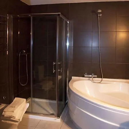 Tulipa Hotel 2*